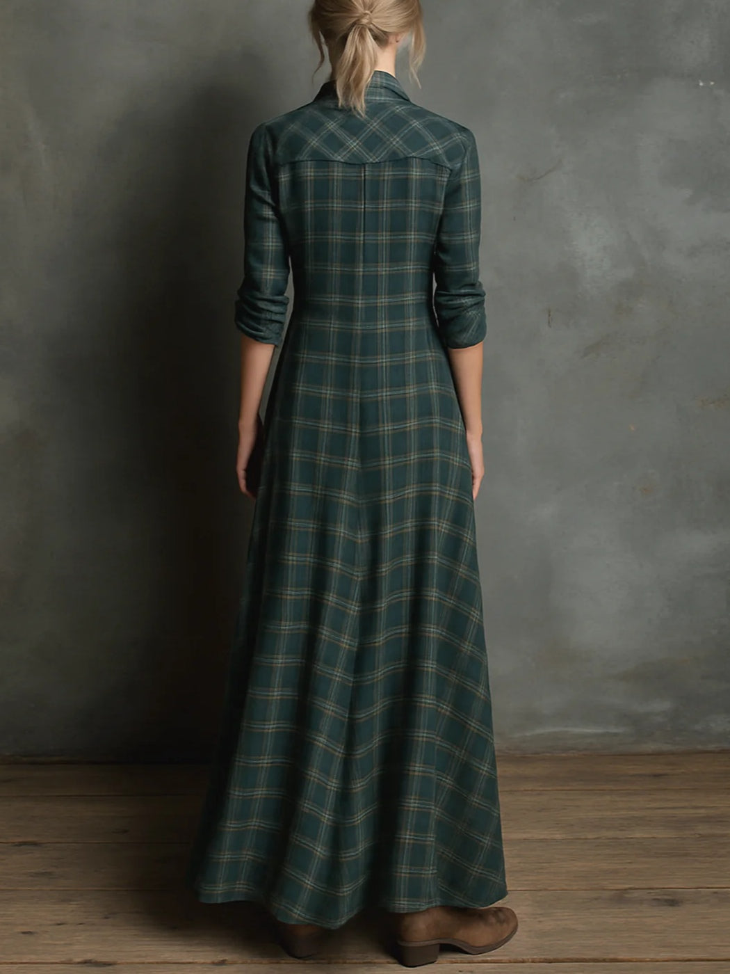 Lange jurk met groene geruite revers